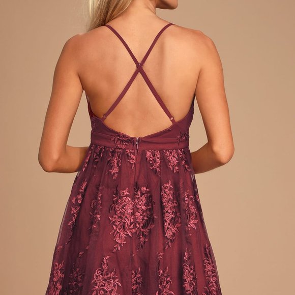 *NWT* (XS) A Love To Remember Wine Red Lace Backless Skater Dress - Picture 2 of 8